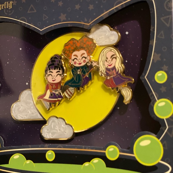 Limited Edition (500) Glow in the Dark Loungefly x Disney Hocus Pocus slide pin - Picture 9 of 10